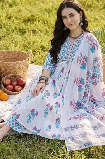 Women Floral Printed Empire Pure Cotton Kurta with Trousers & With Dupatta
