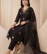 Women Floral Embroidered Regular Thread Work Kurta with Trousers & With Dupatta