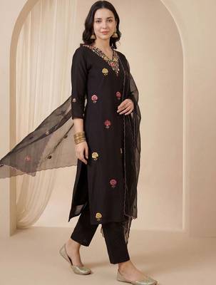 Women Floral Embroidered Regular Thread Work Kurta with Trousers & With Dupatta 2