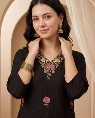 Women Floral Embroidered Regular Thread Work Kurta with Trousers & With Dupatta 6