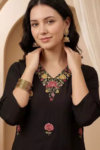 Women Floral Embroidered Regular Thread Work Kurta with Trousers & With Dupatta