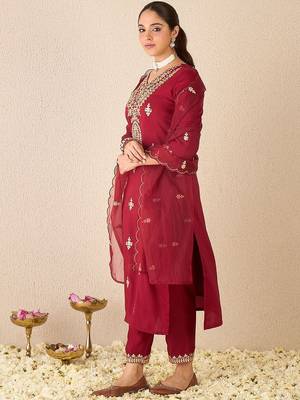 Women Ethnic Motifs Embroidered Regular Gotta Patti Kurta Trousers With Dupatta 4