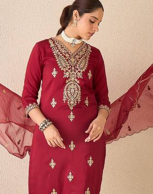 Women Ethnic Motifs Embroidered Regular Gotta Patti Kurta Trousers With Dupatta 7