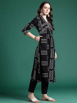 Geometric Printed Empire Thread Work Pure Cotton Kurta with Trousers & Dupatta 5