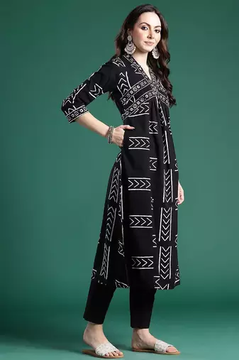 Geometric Printed Empire Thread Work Pure Cotton Kurta with Trousers & Dupatta