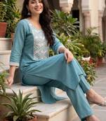 Women Ethnic Motifs Embroidered Regular Thread Work Kurta with Trousers