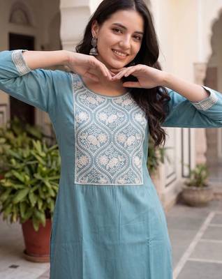 Women Ethnic Motifs Embroidered Regular Thread Work Kurta with Trousers 2