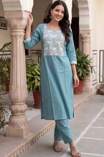 Women Ethnic Motifs Embroidered Regular Thread Work Kurta with Trousers