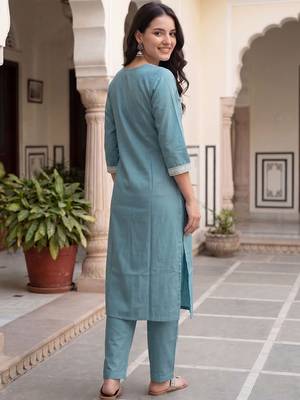 Women Ethnic Motifs Embroidered Regular Thread Work Kurta with Trousers 4