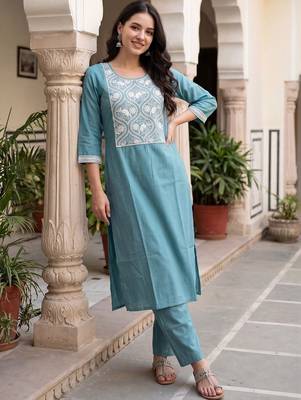 Women Ethnic Motifs Embroidered Regular Thread Work Kurta with Trousers 5