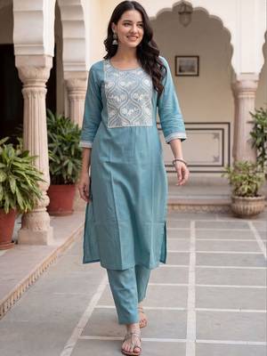 Women Ethnic Motifs Embroidered Regular Thread Work Kurta with Trousers 6