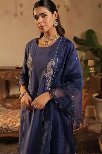 Women Ethnic Motifs Embroidered Regular Thread Work Kurta with Trousers & With Dupatta