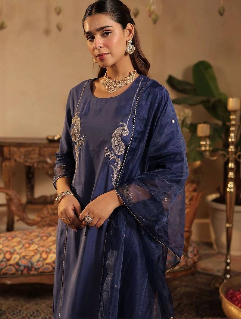 Women Ethnic Motifs Embroidered Regular Thread Work Kurta with Trousers & With Dupatta