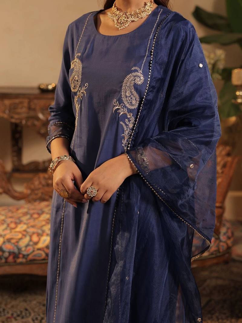 Women Ethnic Motifs Embroidered Regular Thread Work Kurta with Trousers & With Dupatta