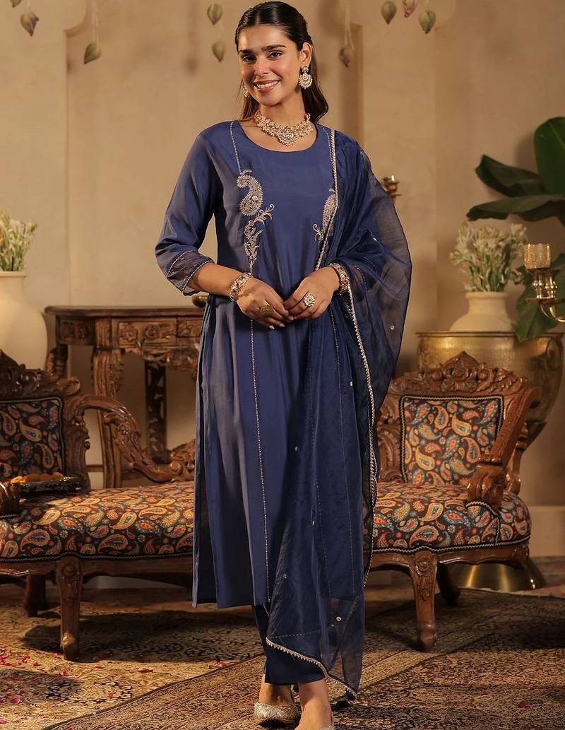 Women Ethnic Motifs Embroidered Regular Thread Work Kurta with Trousers & With Dupatta