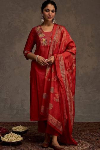 Women Ethnic Motifs Embroidered Regular Thread Work Kurta with Trousers & With Dupatta