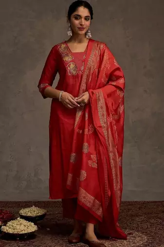 Women Ethnic Motifs Embroidered Regular Thread Work Kurta with Trousers & With Dupatta