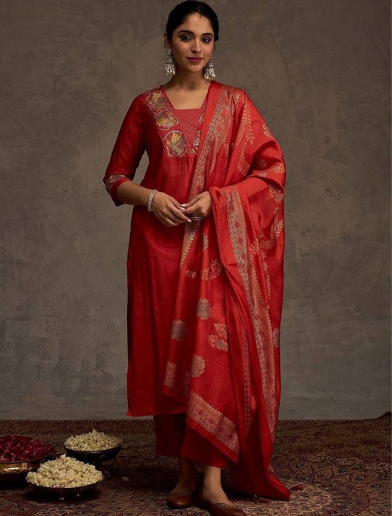 Women Ethnic Motifs Embroidered Regular Thread Work Kurta with Trousers & With Dupatta
