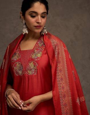 Women Ethnic Motifs Embroidered Regular Thread Work Kurta with Trousers & With Dupatta 2
