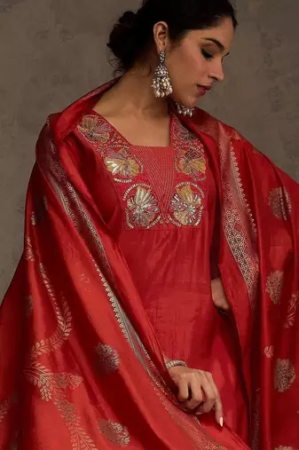 Women Ethnic Motifs Embroidered Regular Thread Work Kurta with Trousers & With Dupatta