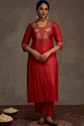 Women Ethnic Motifs Embroidered Regular Thread Work Kurta with Trousers & With Dupatta
