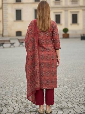 Women Printed Regular Thread Work Pure Cotton Kurta with Trousers & With Dupatta 3