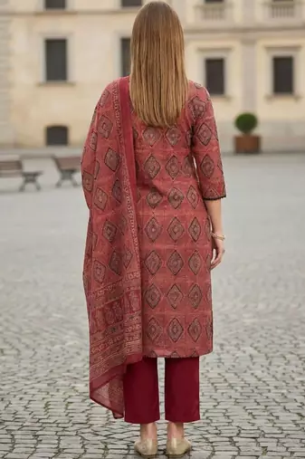 Women Printed Regular Thread Work Pure Cotton Kurta with Trousers & With Dupatta