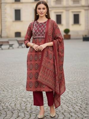 Women Printed Regular Thread Work Pure Cotton Kurta with Trousers & With Dupatta 4