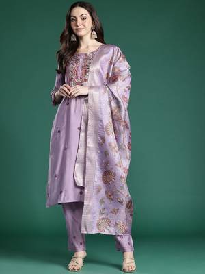 Floral Embroidered Thread Work Kurta with Trousers & With Dupatta 5