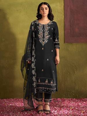 Women Floral Embroidered Regular Beads and Stones Kurta with Trousers & Dupatta 2