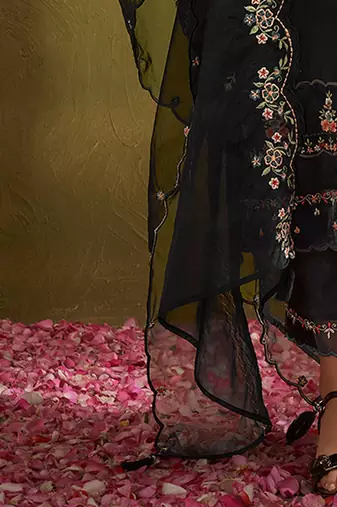 Women Floral Embroidered Regular Beads and Stones Kurta with Trousers & Dupatta