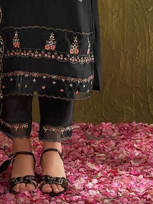 Women Floral Embroidered Regular Beads and Stones Kurta with Trousers & Dupatta 7