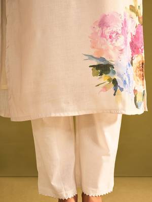Floral Printed Beads And Stones Linen Kurta Wiith Trousers And Dupatta 7