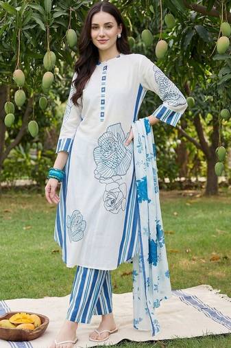 Women Floral Printed Regular  Cotton Kurta with Trousers & With Dupatta