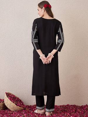 Floral Printed Round Neck Pure Cotton Straight Kurta With Trousers 4