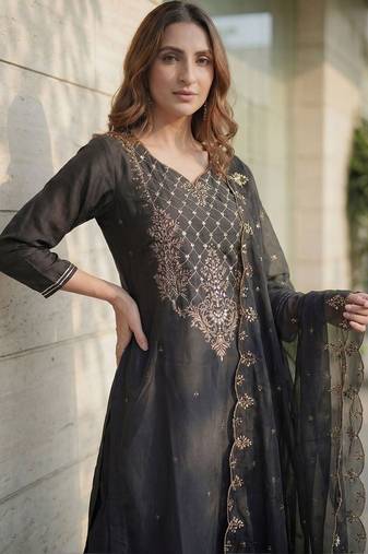 Women Ethnic Motifs Embroidered Regular Liva Kurta with Trousers & With Dupatta