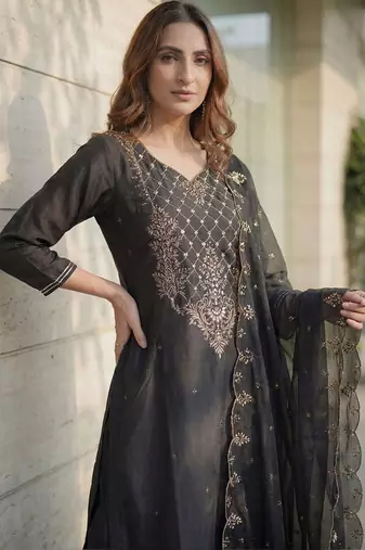 Women Ethnic Motifs Embroidered Regular Liva Kurta with Trousers & With Dupatta