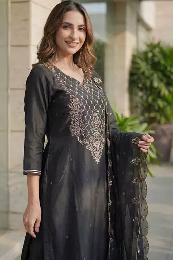Women Ethnic Motifs Embroidered Regular Liva Kurta with Trousers & With Dupatta