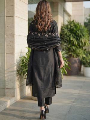 Women Ethnic Motifs Embroidered Regular Liva Kurta with Trousers & With Dupatta 4