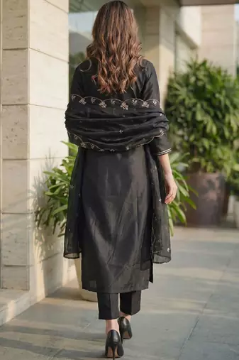 Women Ethnic Motifs Embroidered Regular Liva Kurta with Trousers & With Dupatta