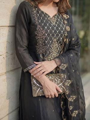 Women Ethnic Motifs Embroidered Regular Liva Kurta with Trousers & With Dupatta 5