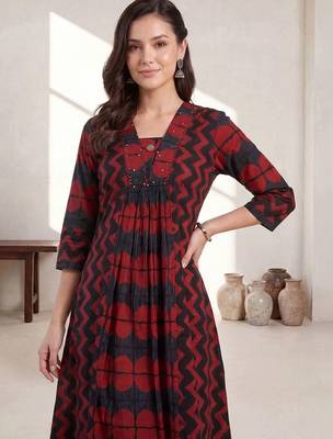 Women Printed Regular Pure Cotton Kurta with Trousers 2
