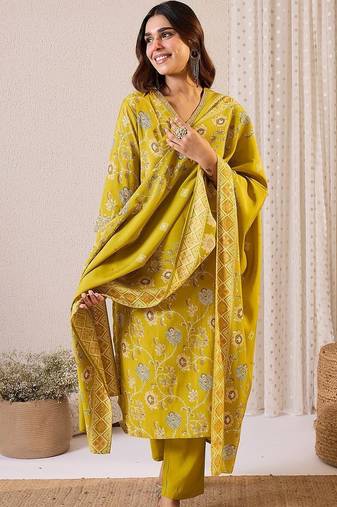 Women Floral Printed Regular Chanderi Silk Kurta with Trousers & With Dupatta