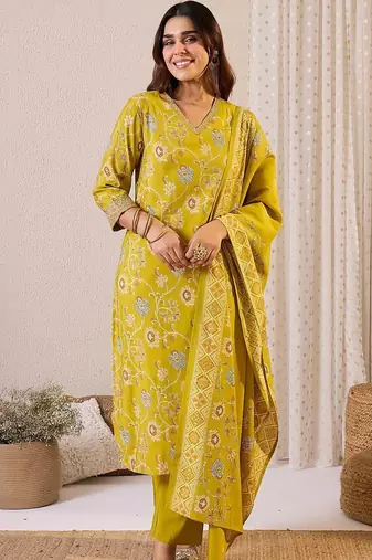 Women Floral Printed Regular Chanderi Silk Kurta with Trousers & With Dupatta