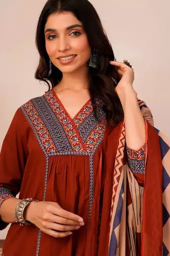 Women Ethnic Motifs Yoke Design Empire Thread Work Pure Cotton Kurta with Trousers & With Dupatta