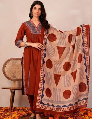 Women Ethnic Motifs Yoke Design Empire Thread Work Pure Cotton Kurta with Trousers & With Dupatta 3
