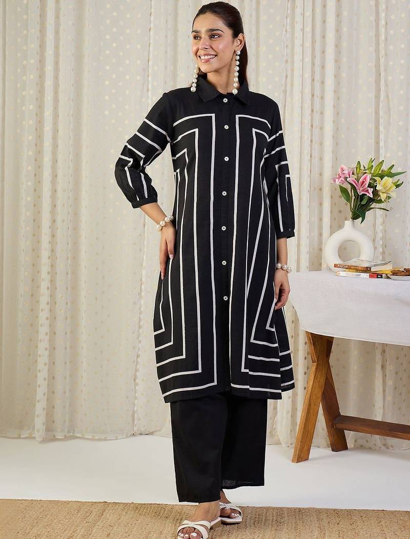 Geometric Printed Shirt Collar Straight Kurta With Trousers