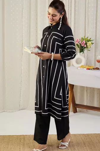 Geometric Printed Shirt Collar Straight Kurta With Trousers
