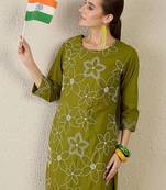 Women Floral Embroidered Cotton Kurta with Trousers