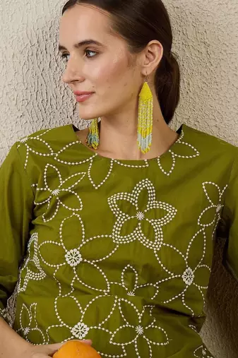Women Floral Embroidered Cotton Kurta with Trousers